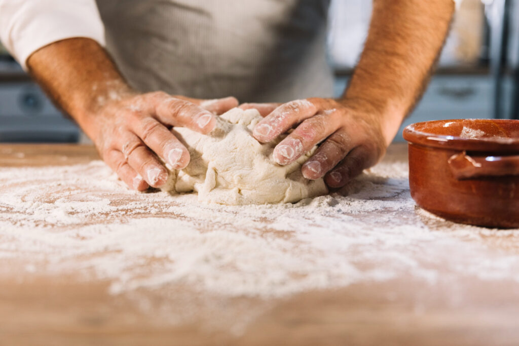 Quanto deve lievitare l’impasto della pizza? Tempi e consigli